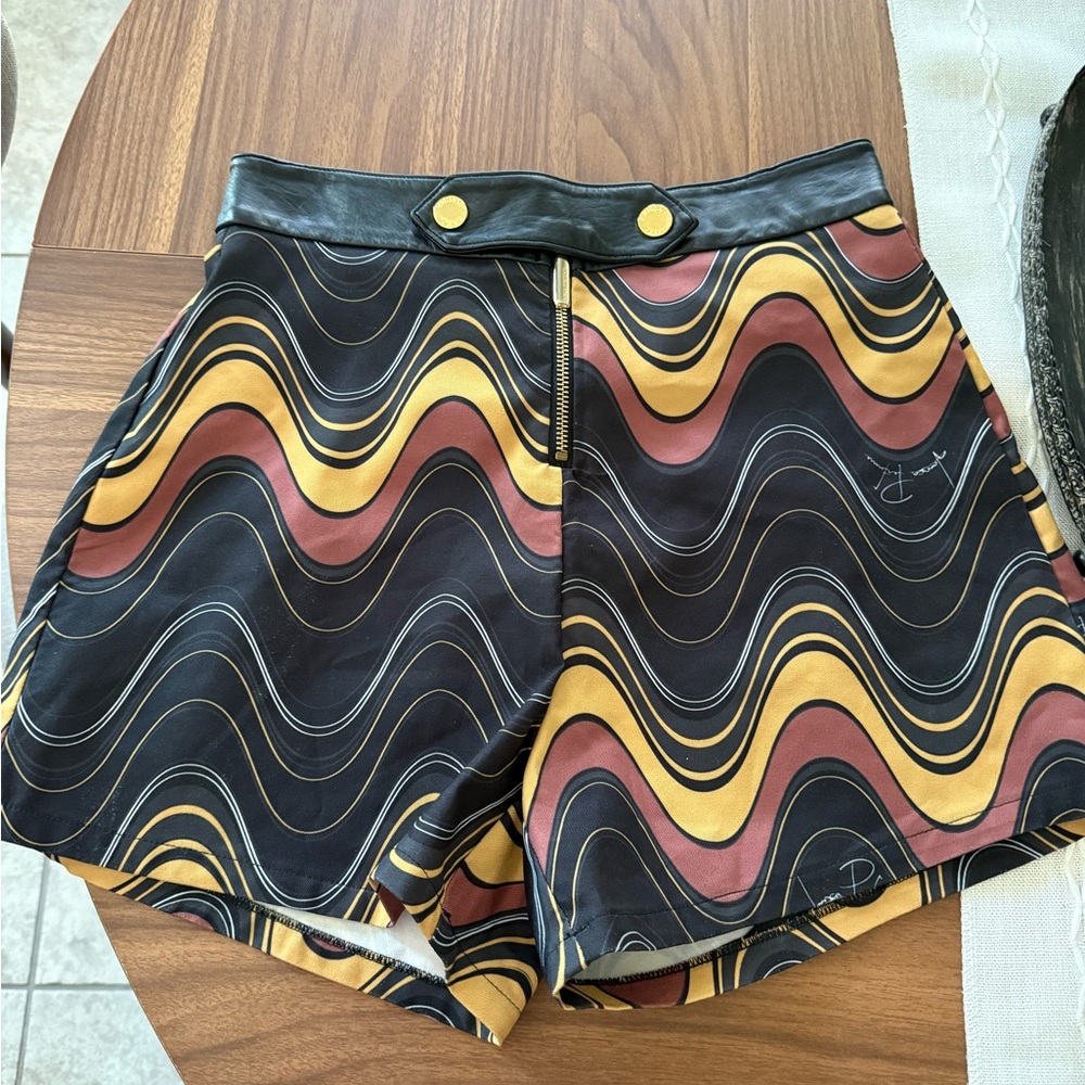 High-Waist Wavy Print Shorts in Black, Mustard & Rust
